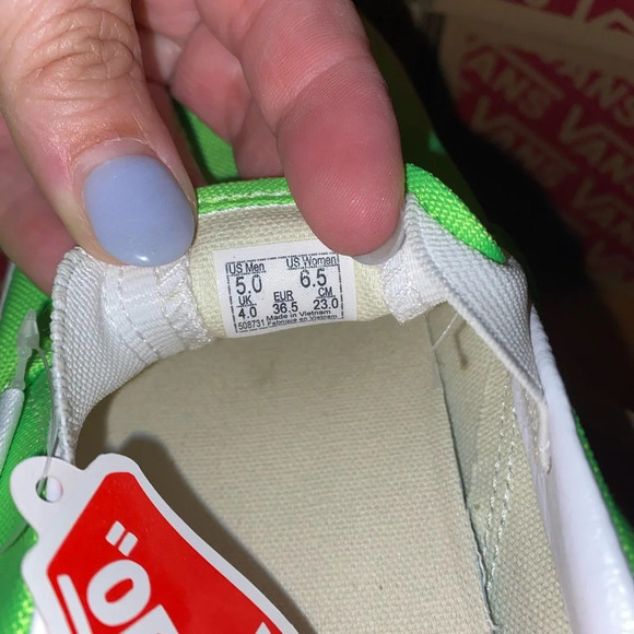 Vans Women’s 6.5 NWT - Picture 6 of 7